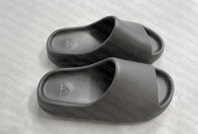Yeezy Slide onyx