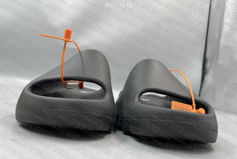 Yeezy Slide - Onyx 2