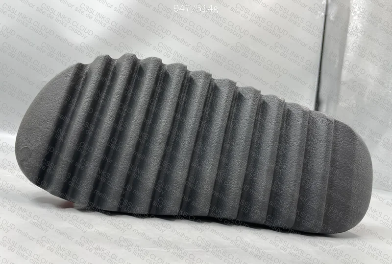 Yeezy Slide - Onyx 6