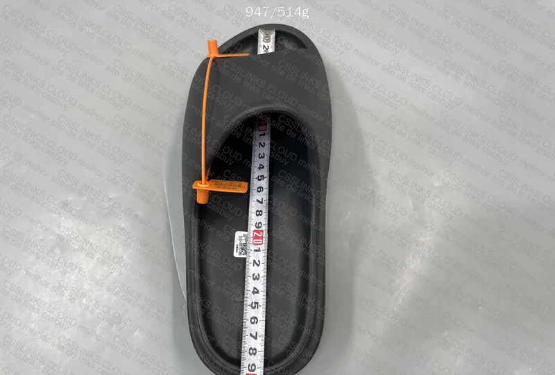 Yeezy Slide - Onyx 7