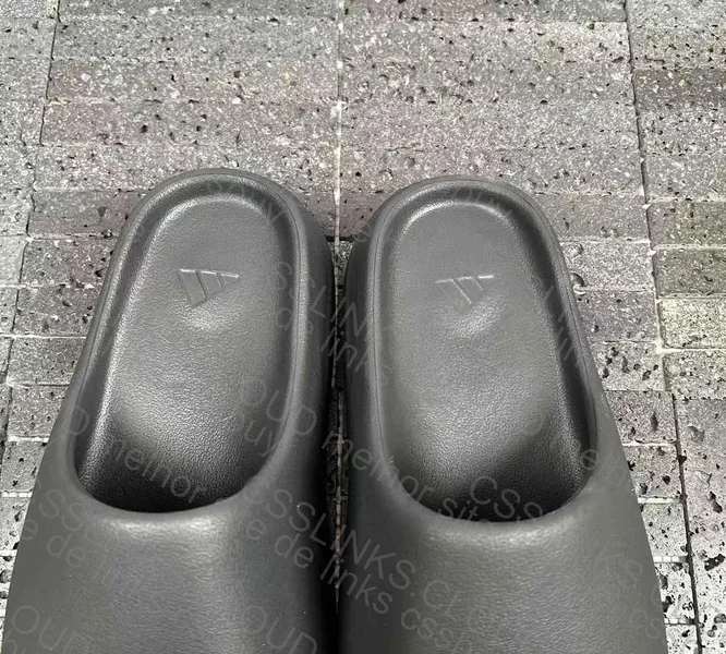 Yeezy slide onyx 3