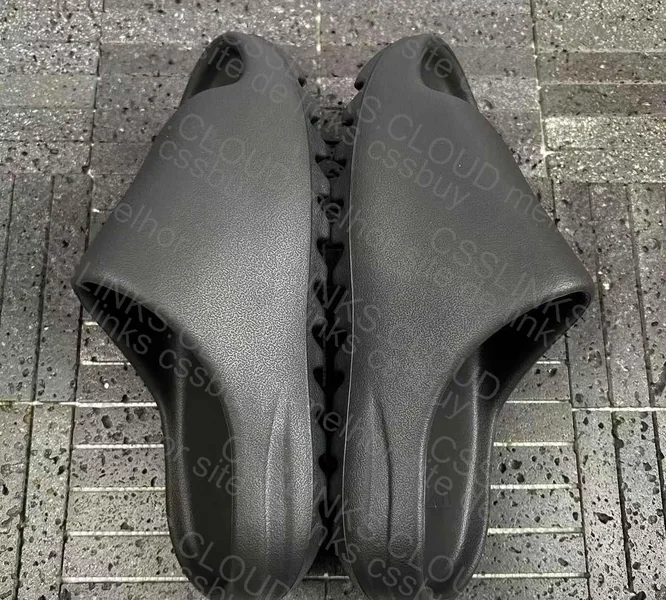 Yeezy slide onyx 4