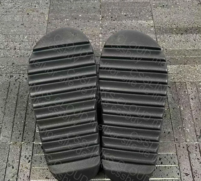 Yeezy slide onyx 6
