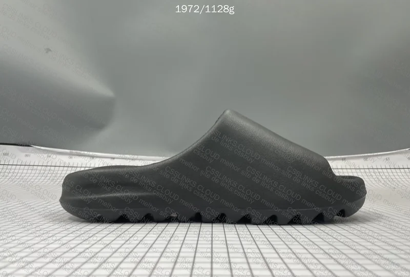 yeezy slide onyx 4