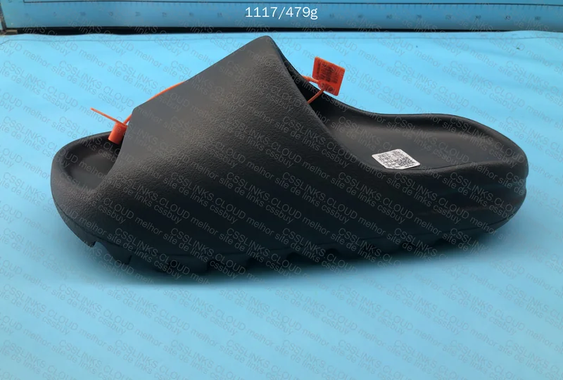 YEEZY SLIDE ONYX 9