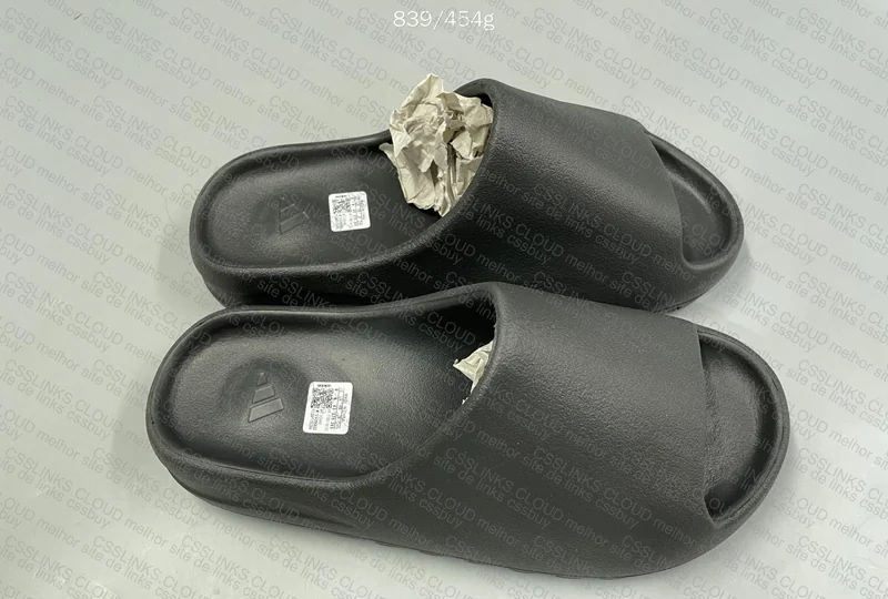 Yeezy Slide Onyx Black (HQ6448) 2