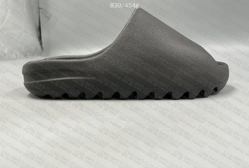 Yeezy Slide Onyx Black (HQ6448) 4