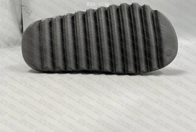 Yeezy Slide Onyx Black (HQ6448) 5
