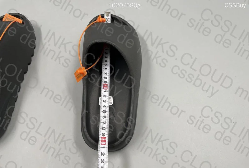 Yeezy Slide Onyx GL? 11