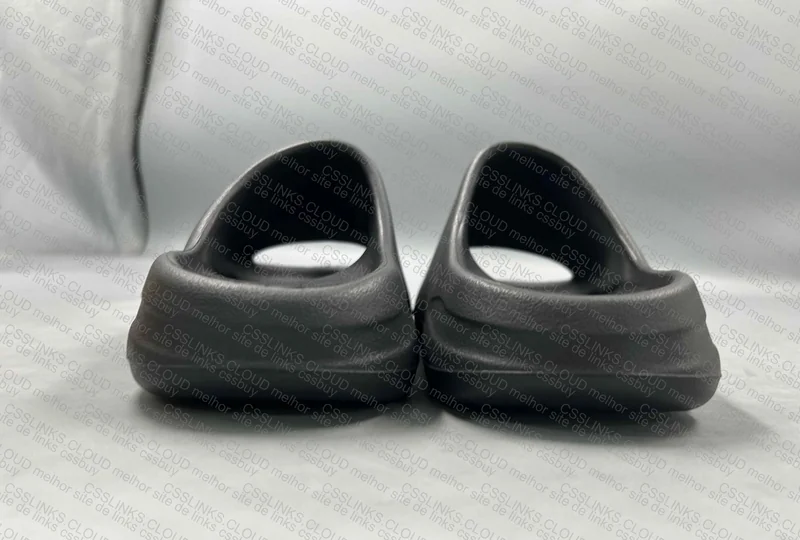 Yeezy Slide Onyx LW B 3