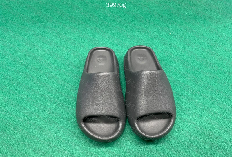 Yeezy Slide Onyx LW b
