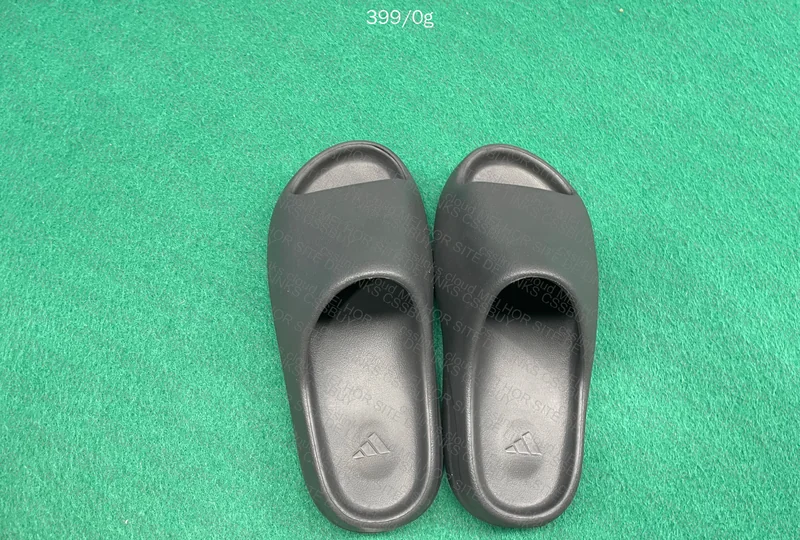 Yeezy Slide Onyx LW b 2