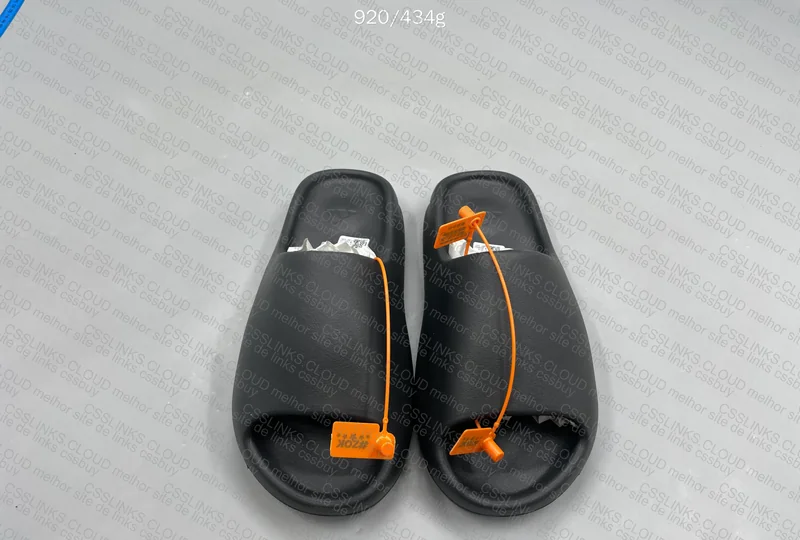Yeezy Slide Onyx - ZOK 8