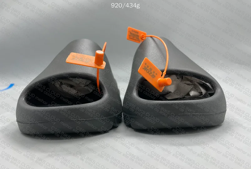 Yeezy Slide Onyx - ZOK 9
