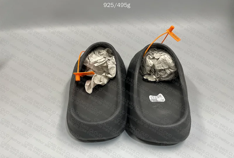 Yeezy Slide Onyx ZOK - With Measurements 3