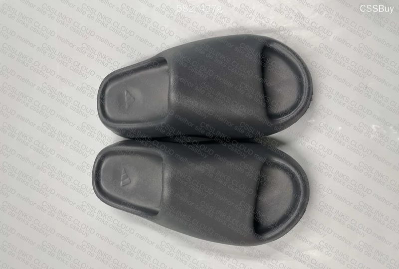 Yeezy Slide - Black/Onyx 3