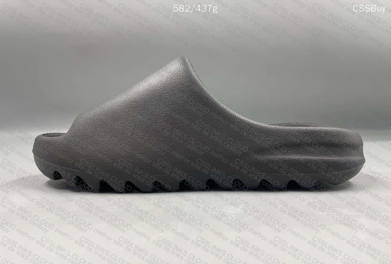 Yeezy Slide - Black/Onyx 4