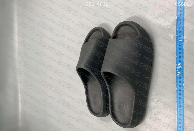 Yeezy Slide - Black/Onyx 2