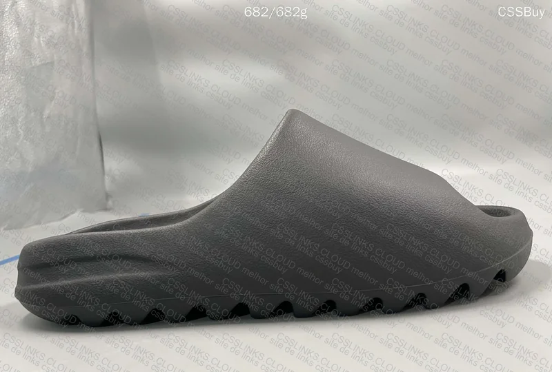 Yeezy Slide - Black/Onyx 3