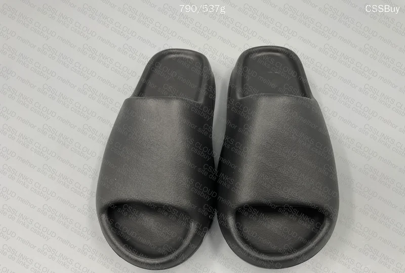 Yeezy Slide Black 4