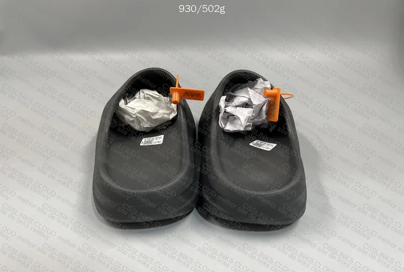 Yeezy Slide Black 3
