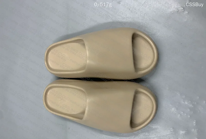 YEEZY SLIDE PURE 6