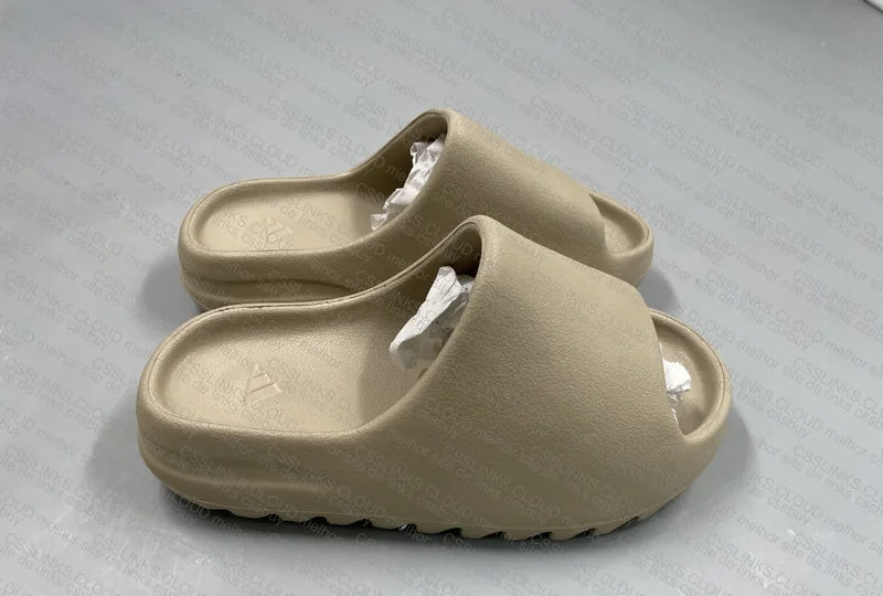 Yeezy Slide Pure