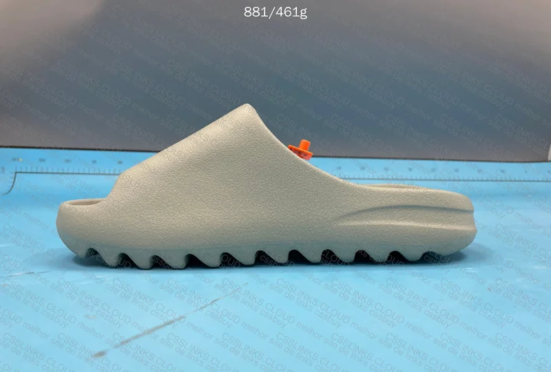Yeezy Slide 'Salt' 3