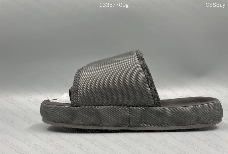 Yeezy slide season 6/7 3