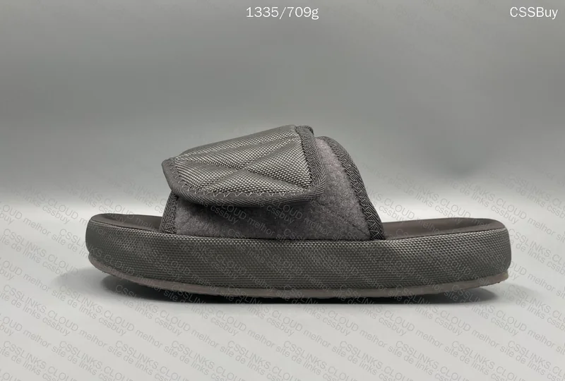 Yeezy slide season 6/7 4