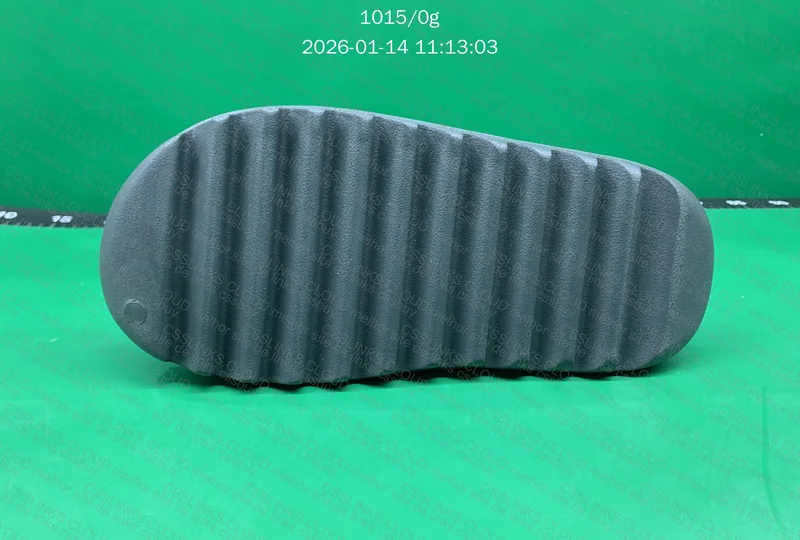 Yeezy Slide ta GL? 10