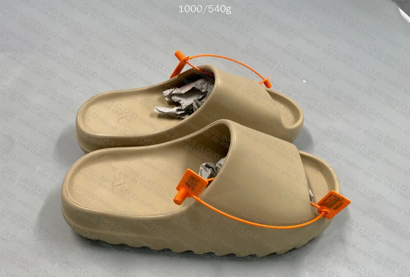 YEEZY SLIDE - ZOK 4