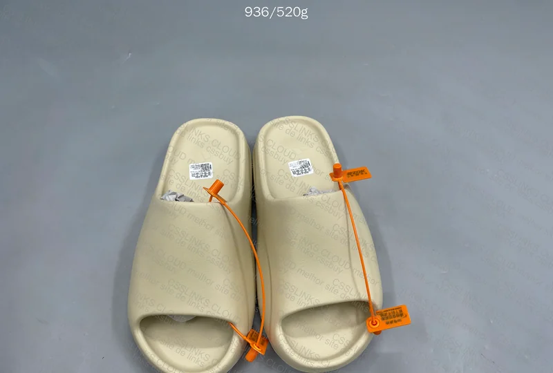 Yeezy Slide ZOK - Bone 2