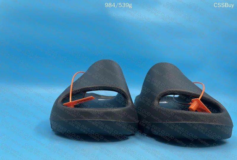 YEEZY SLIDE ZOK TA GL? 2