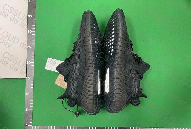 Yezzy 350 Onyx 2