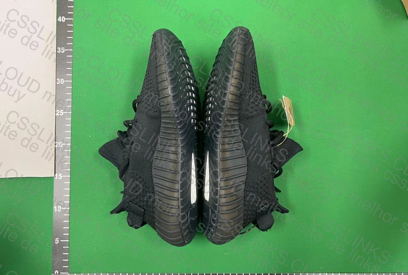 Yezzy 350 Onyx 3