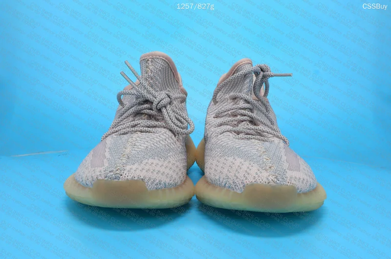 Yezzy 350 V2 79¥ 2