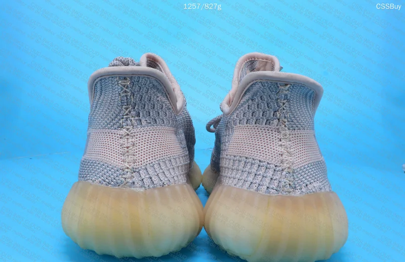 Yezzy 350 V2 79¥ 3
