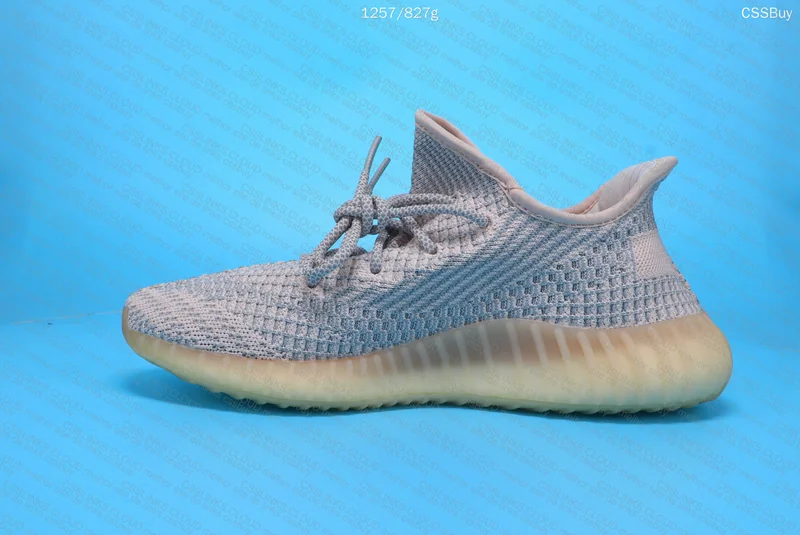 Yezzy 350 V2 79¥ 4