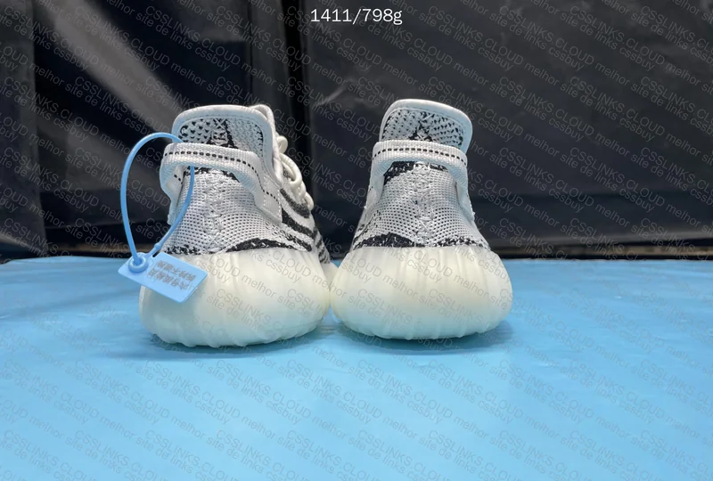 Yezzy 350 zebra 4
