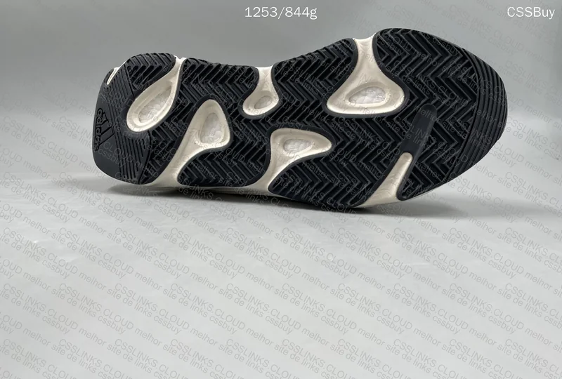 Yezzy 700 LW 4