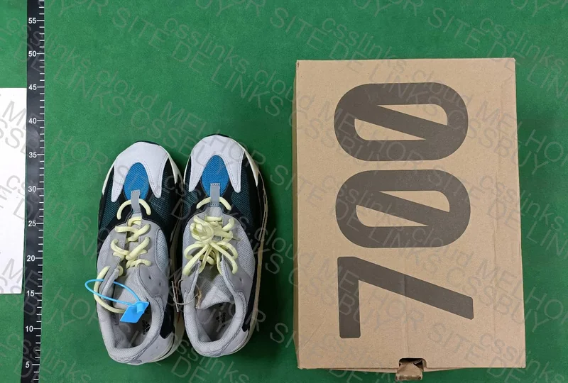 YEZZY 700 WAVE RUNNER - LW