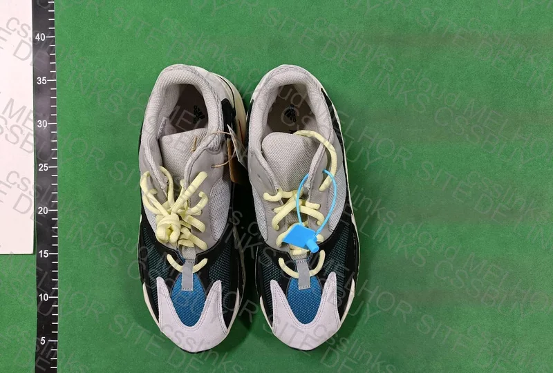 YEZZY 700 WAVE RUNNER - LW 4