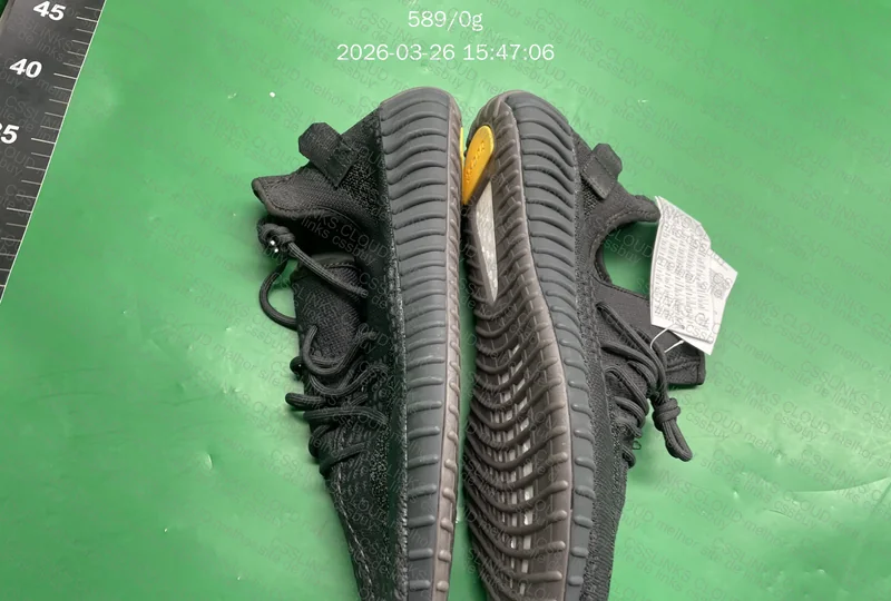 Yezzy blindbox 30¥ 3