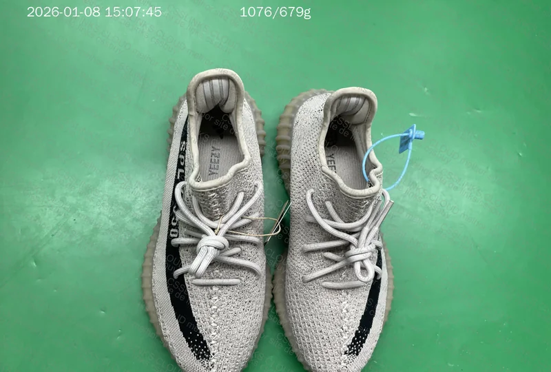 Yezzy boost 350 Dark Beige 2