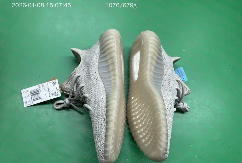 Yezzy boost 350 Dark Beige 3