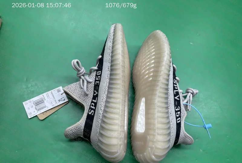 Yezzy boost 350 Dark Beige 4