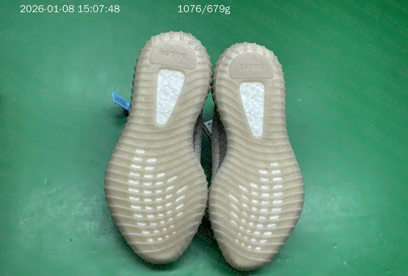 Yezzy boost 350 Dark Beige 5