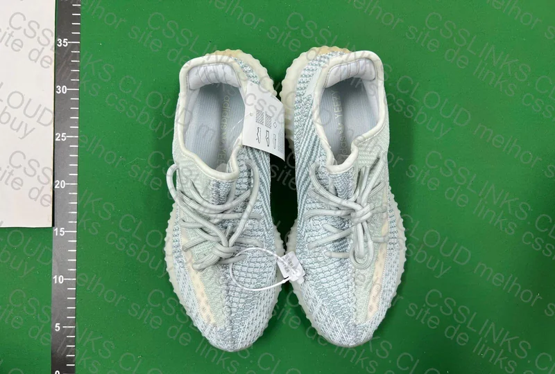 Yezzy Cloud white