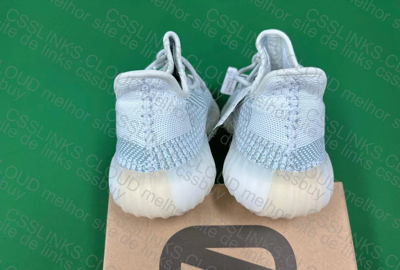 Yezzy Cloud white 2